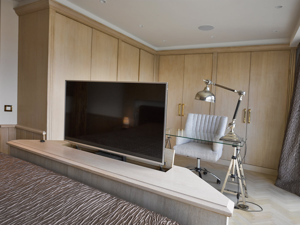 Elevador de televisión integrado en el pie de la cama - Ático, Bruselas