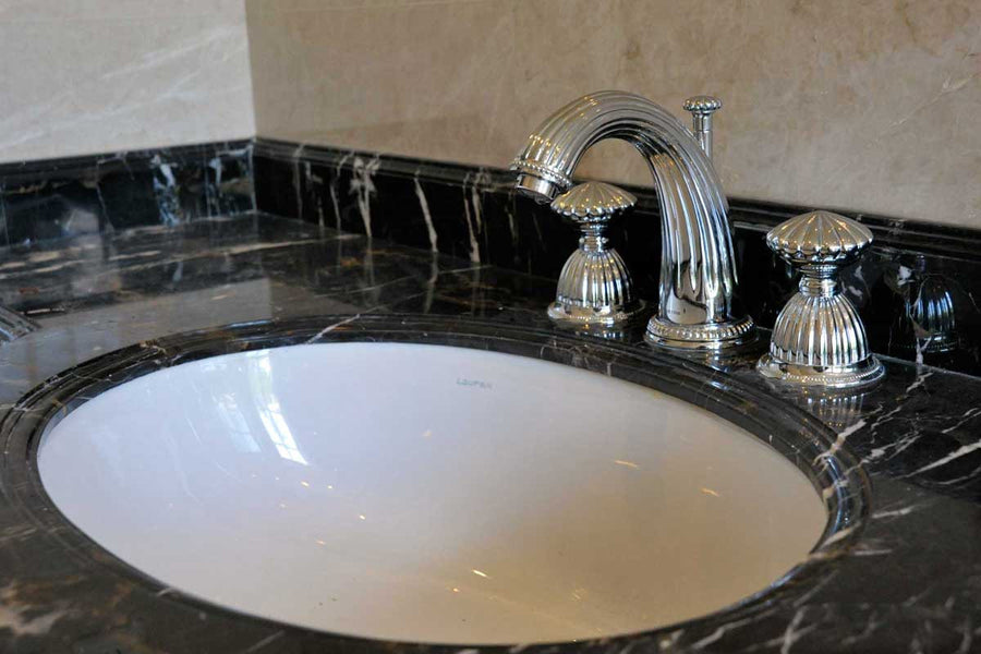 Artica Three holes basin set in interior - Bronces Mestre