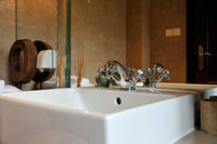 Retro One hole basin mixer in interior - Bronces Mestre