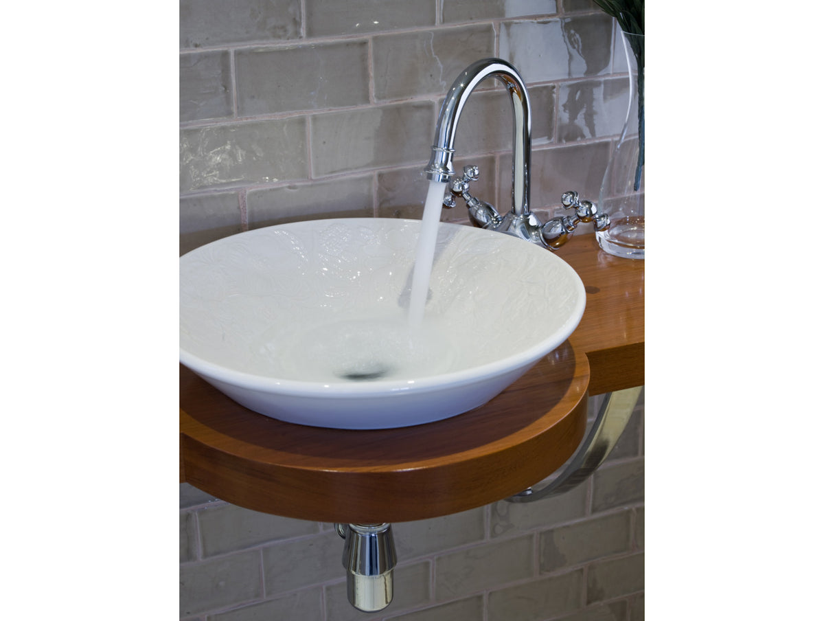 Retro One hole basin mixer in interior - Bronces Mestre