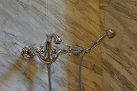 Retro Bath shower set in interior - Bronces Mestre