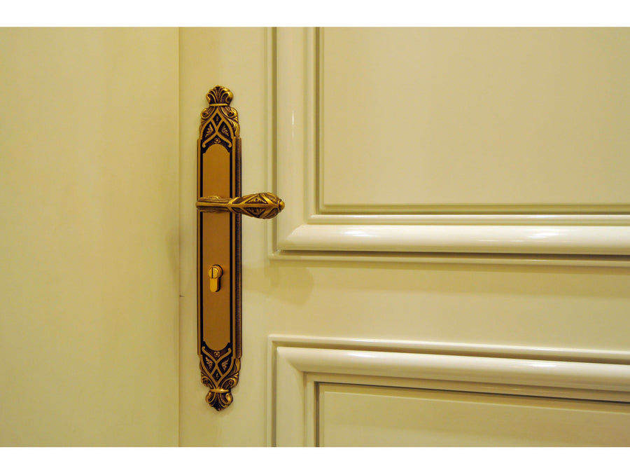 Clasica Door lever handles set on plates in interior - Bronces Mestre