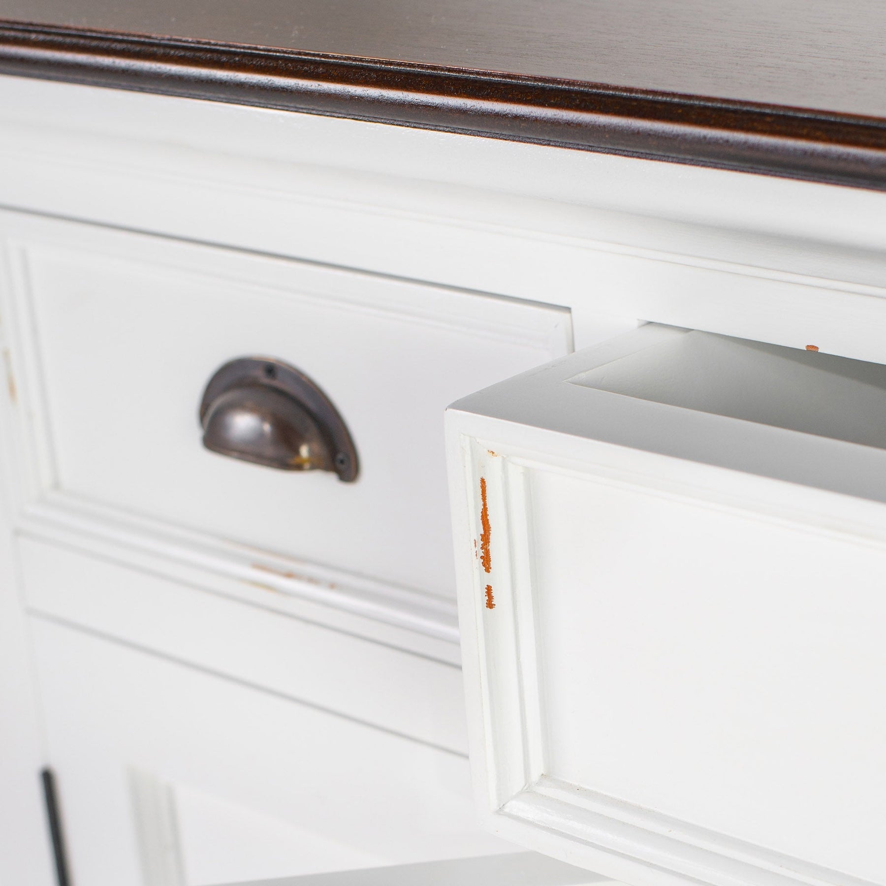 Halifax Accent Buffet avec 4 Portes 3 Tiroirs - Blanc Distress & Deep Marron