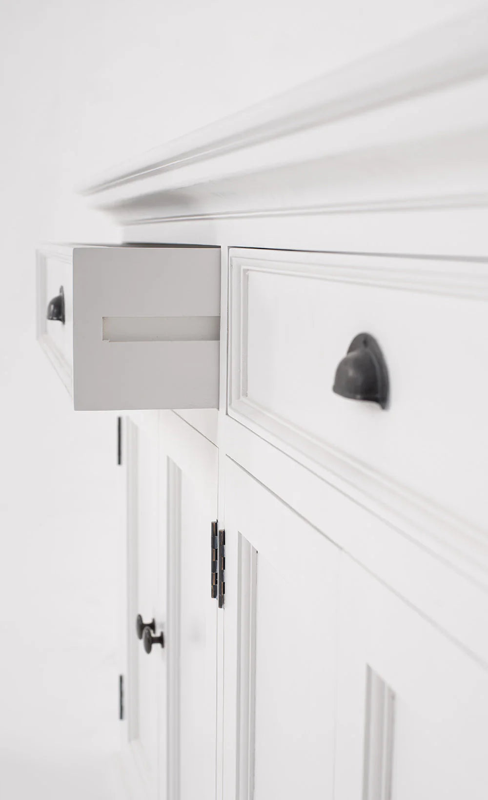 Halifax Buffet & Hutch - Blanc - lifestyle | Marcottestyle