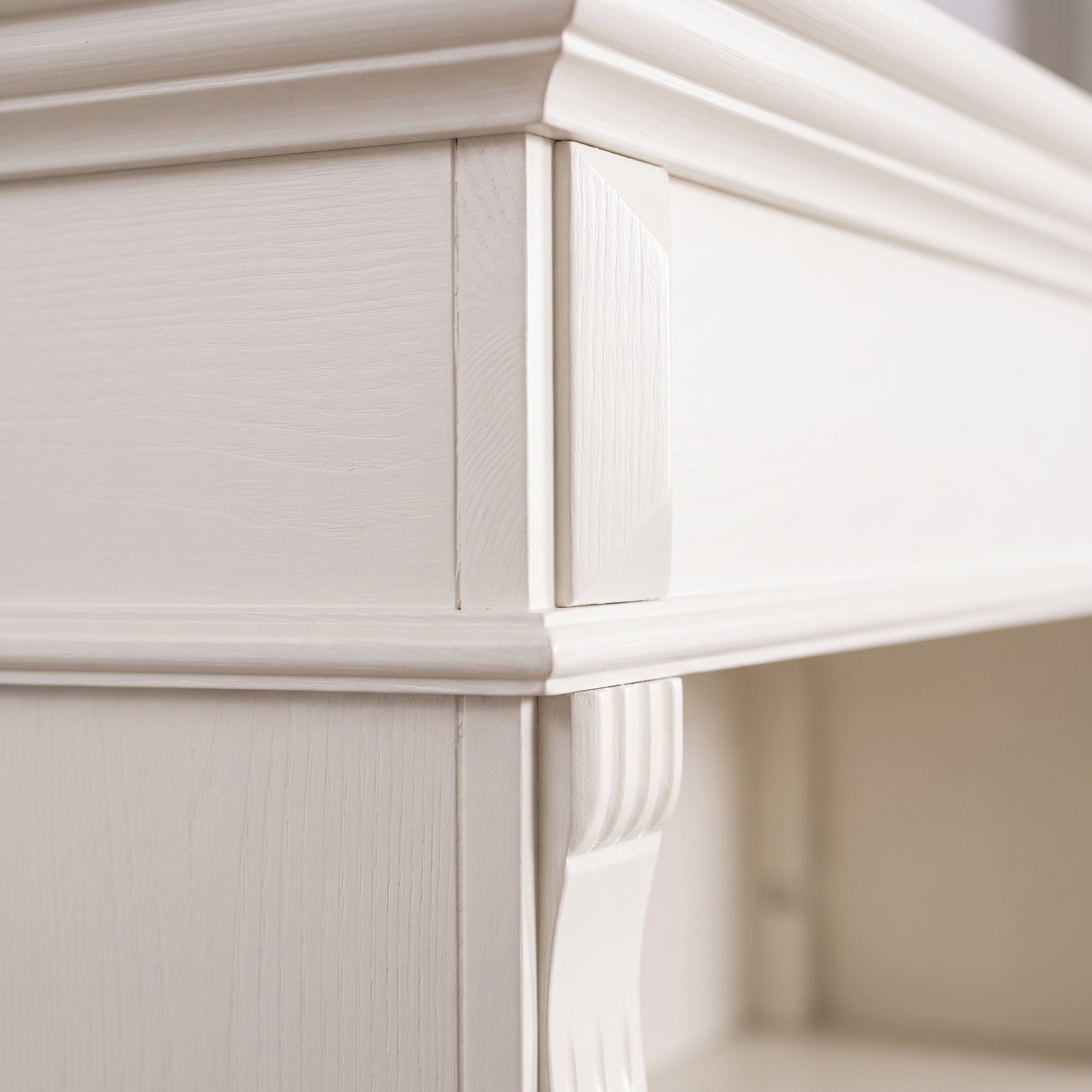 Bookcase Sarlat in white, close-up of the finish and construction, 71 x 39 x 197 cm