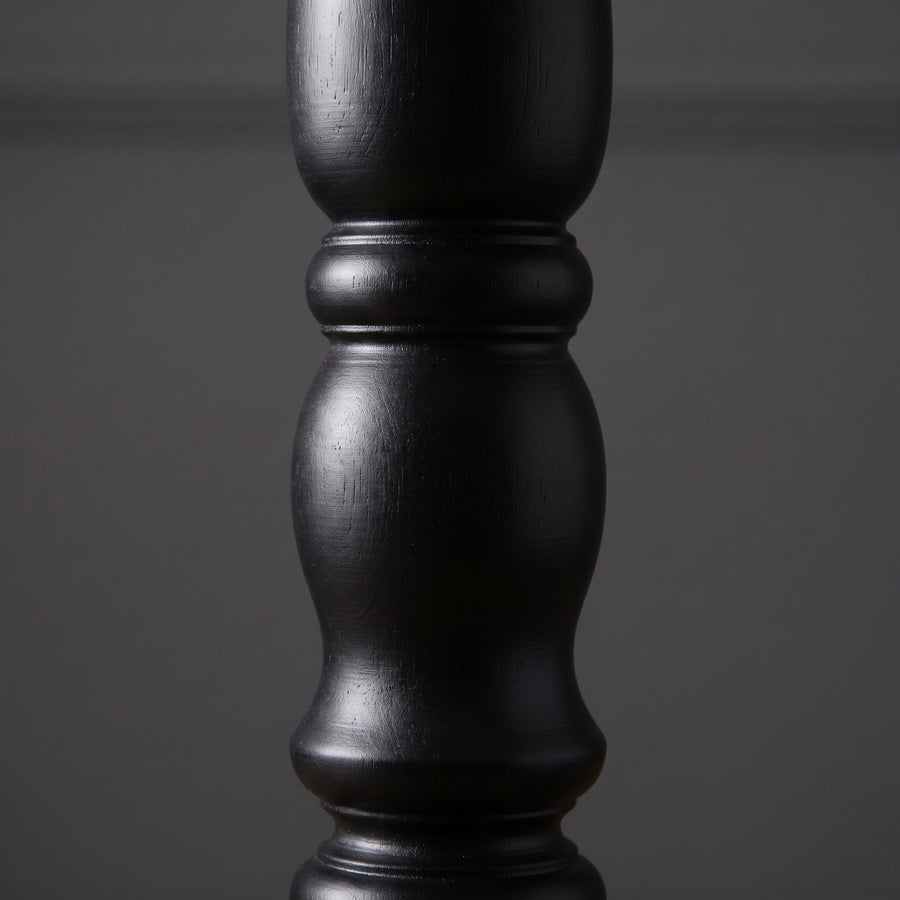 Coffee Table Margaux in black, close-up of the finish and construction, 60 x 60 x 78 cm