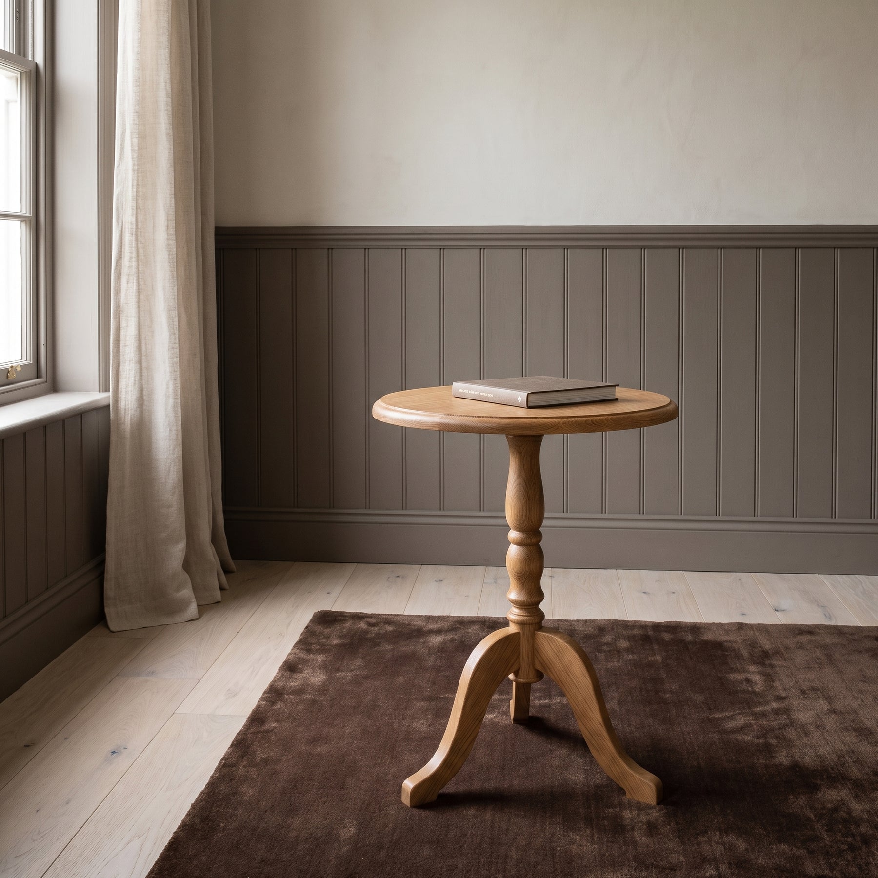 Coffee Table Margaux in solid oak, in an interior, 60 x 60 x 78 cm