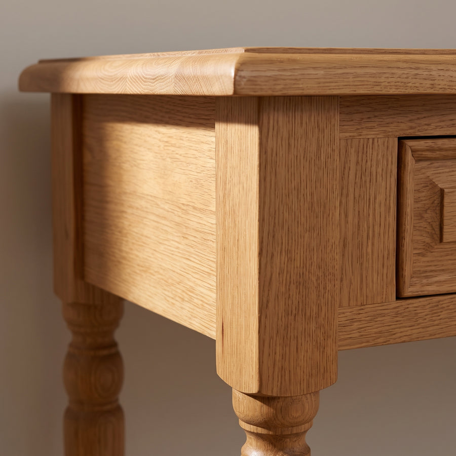 Console table Brouilly in oak, close-up of the finish and construction, 120 x 35 x 79 cm