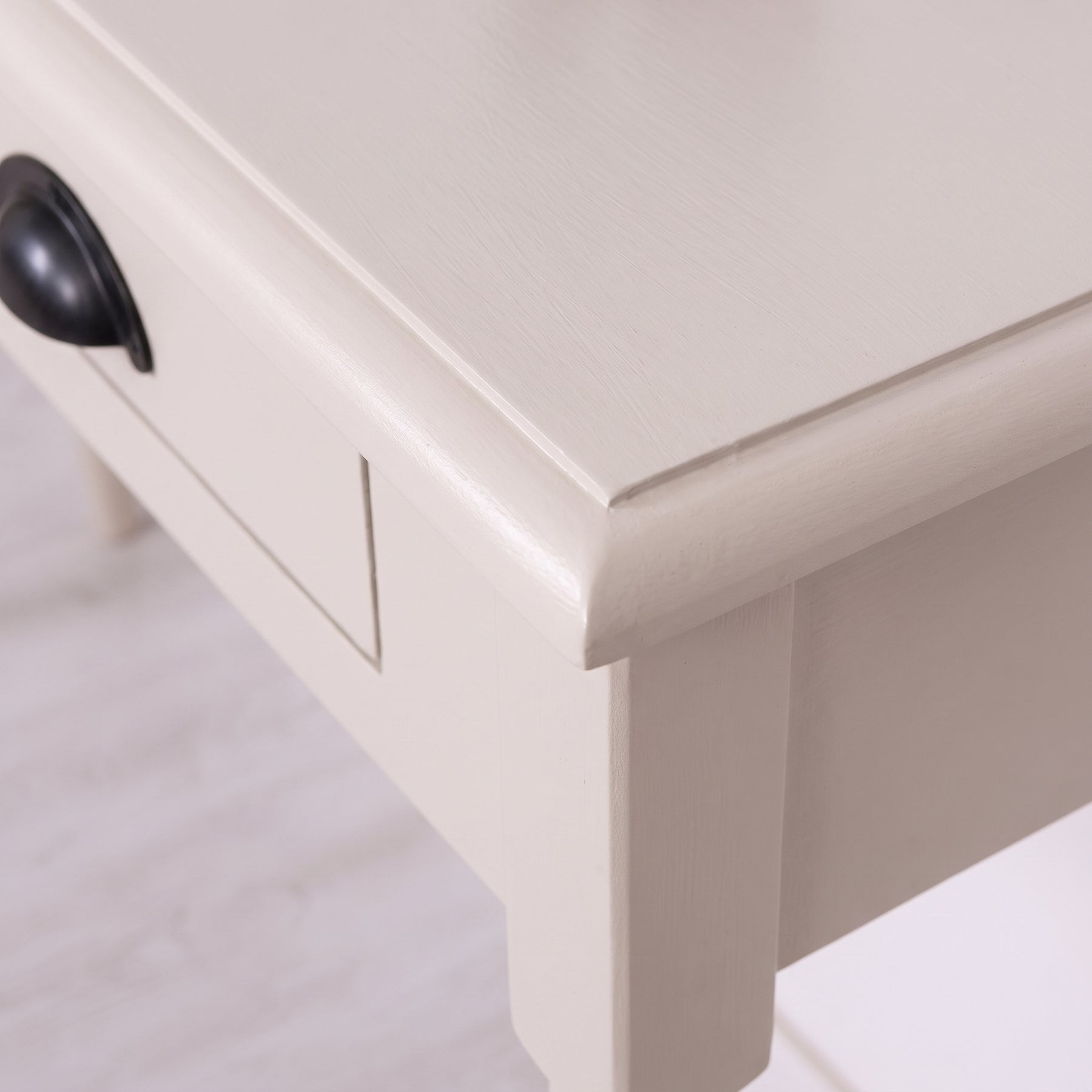 Console table Brouilly in white, close-up of the finish and construction, 120 x 35 x 79 cm