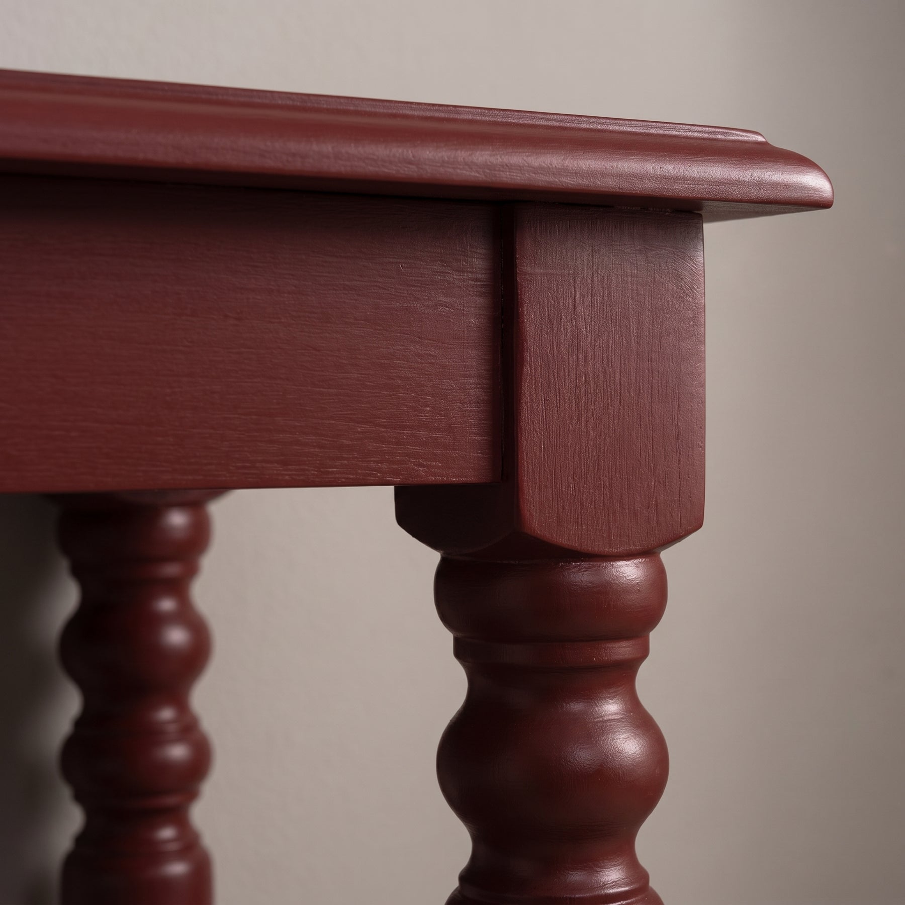 Console Table Fleurie in bordeaux, close-up of the finish and construction, 110 x 60 x 89 cm