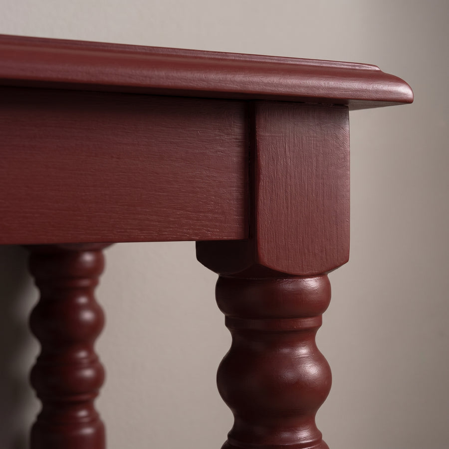 Console Table Fleurie in bordeaux, close-up of the finish and construction, 110 x 60 x 89 cm