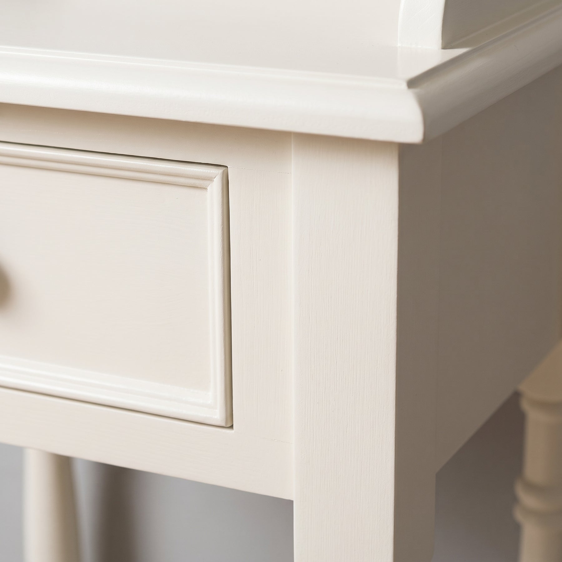 Console Table Morgon in white, close-up of the finish and construction, 45 x 35 x 78 cm