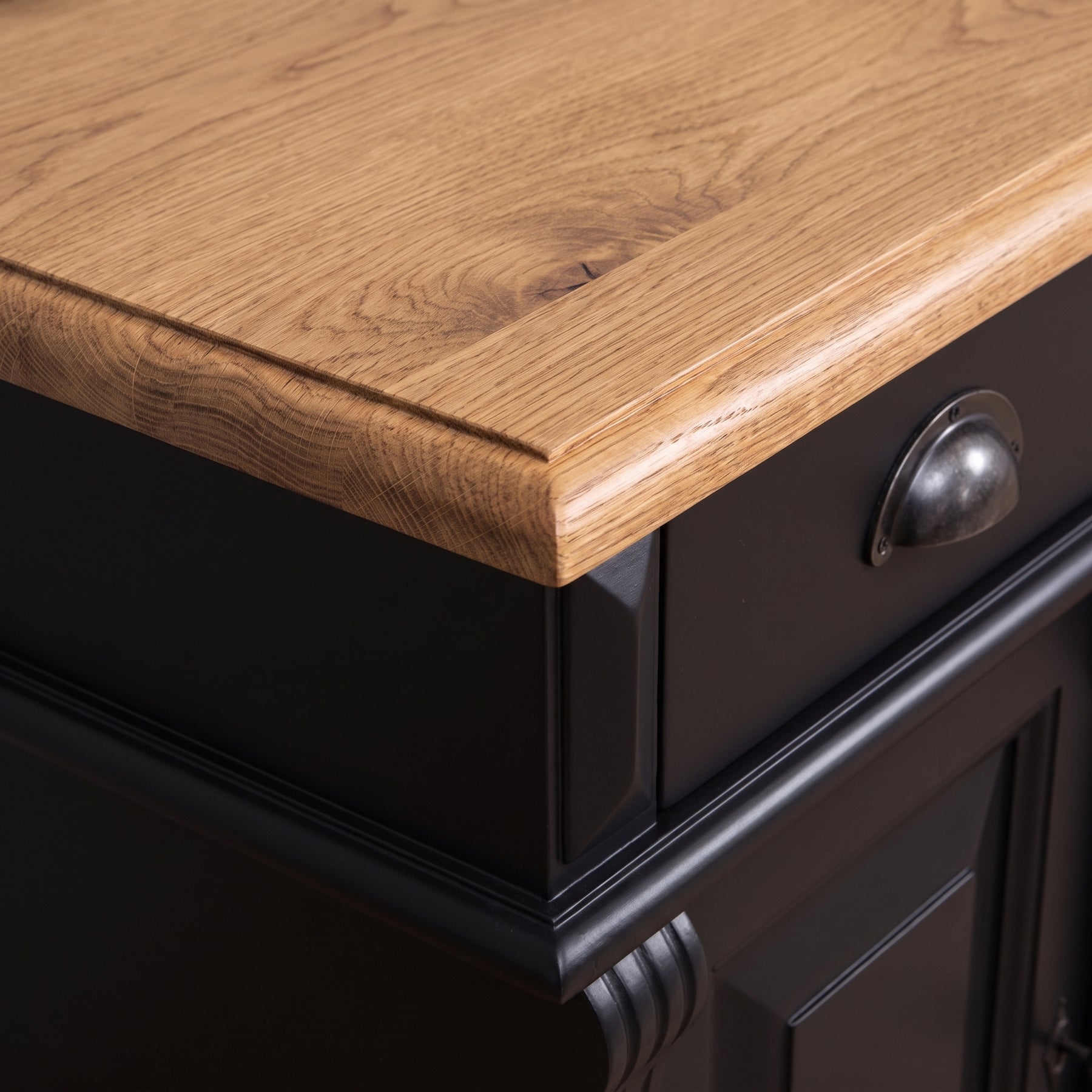 Desk Auxerre in black with oak top, close-up of the finish and construction, 140 x 70 x 78 cm