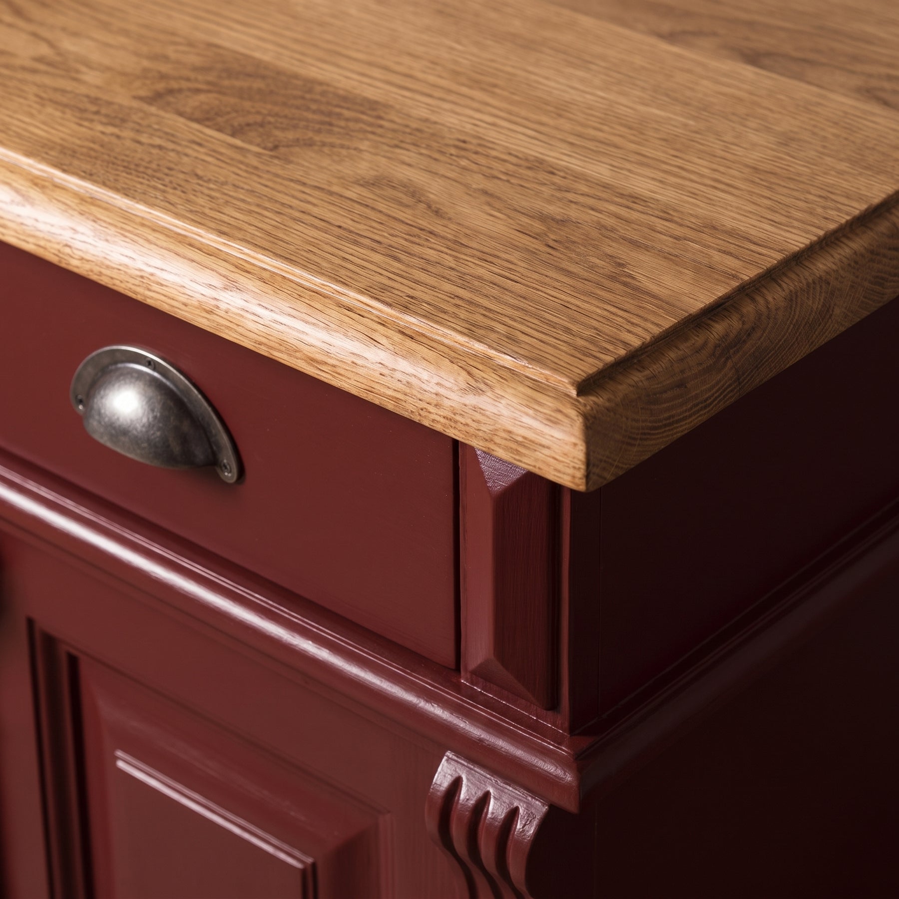 Desk Auxerre in bordeaux with oak top, close-up of the finish and construction, 140 x 70 x 78 cm
