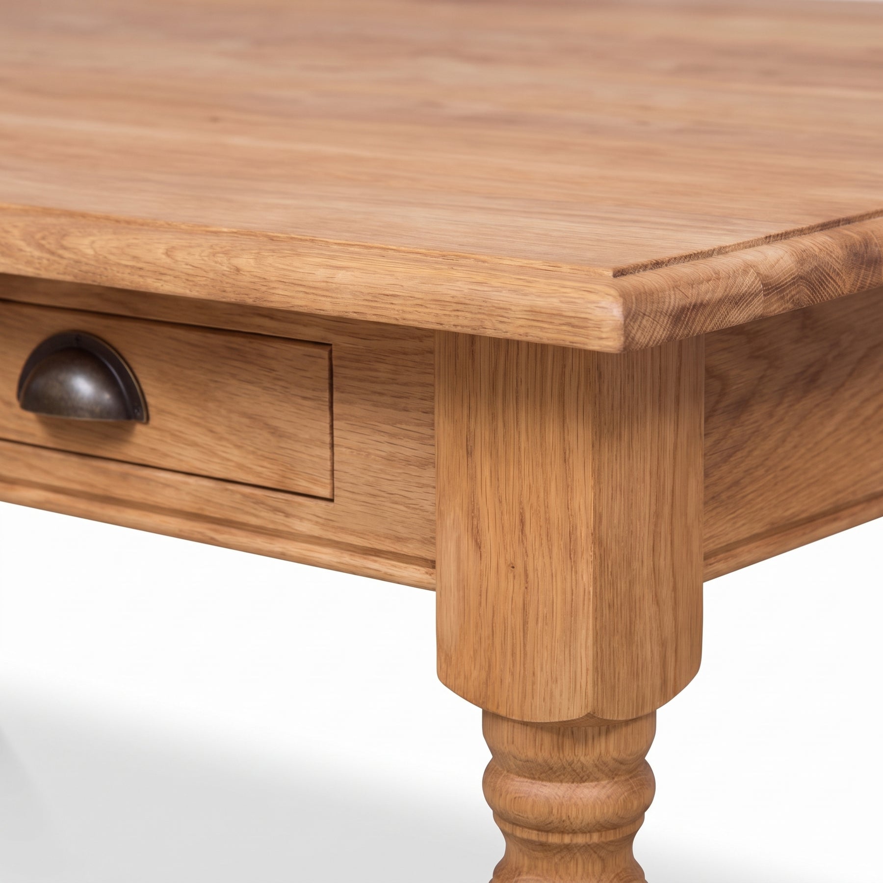 Dining Table Chablis in oak, close-up of the finish and construction, 160 x 90 x 78 cm