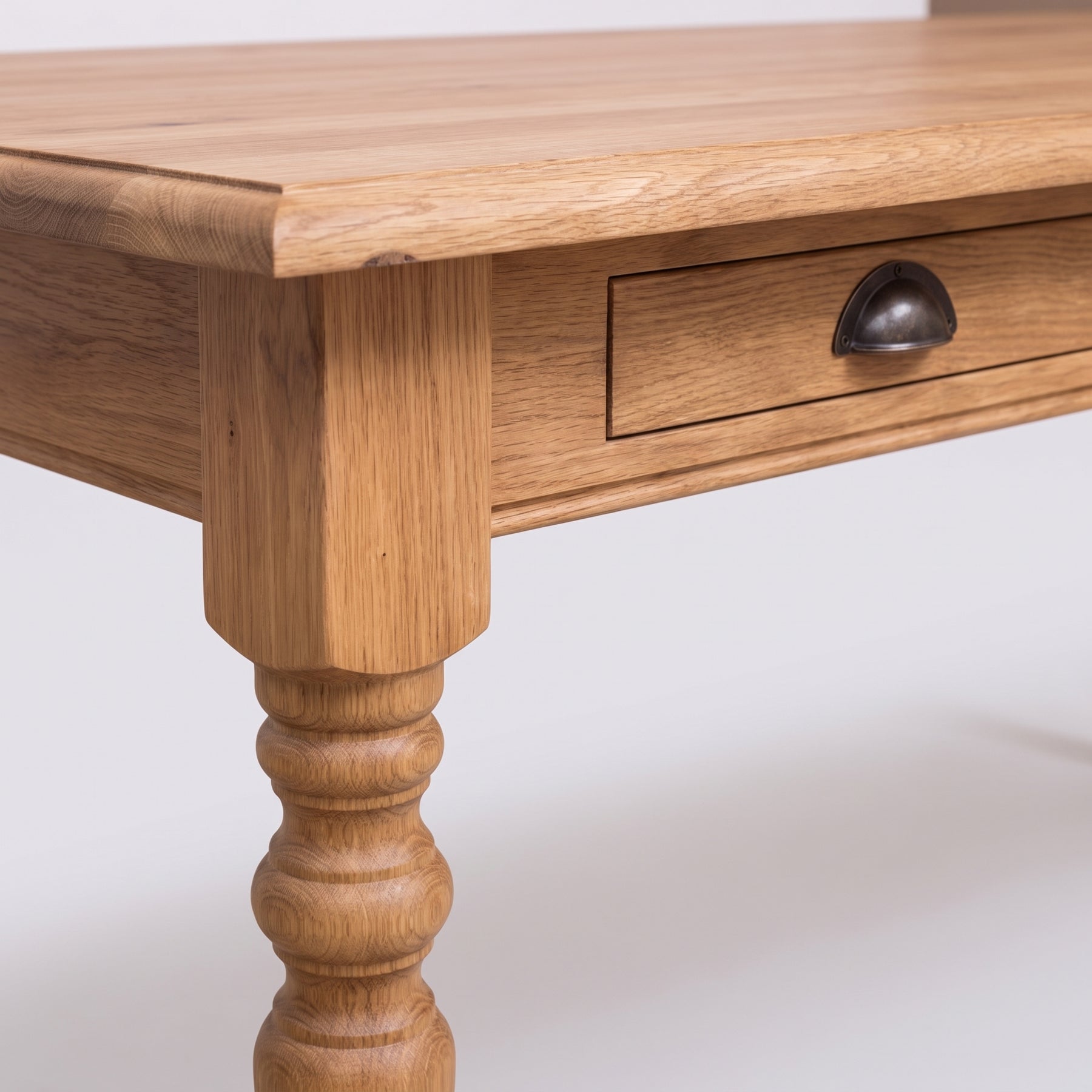 Dining Table Chablis in oak, close-up of the finish and construction, 210 x 90 x 78 cm
