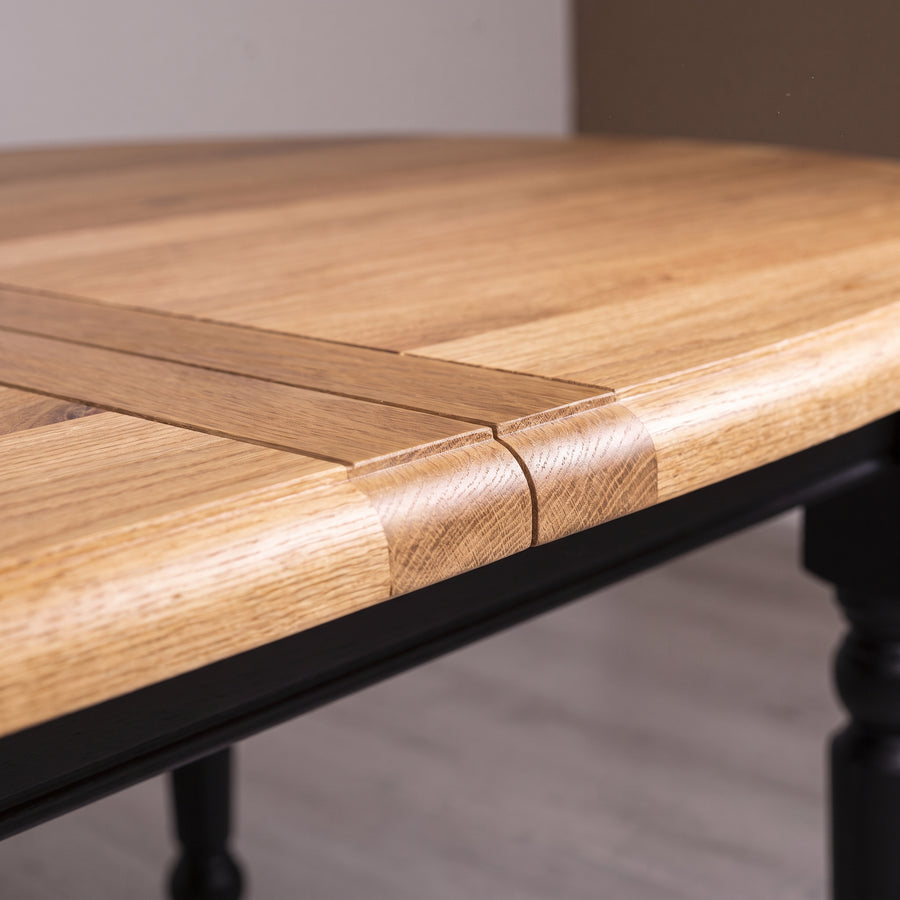 Dining Table Santenay in solid oak, close-up of the finish and construction, 160 x 120 x 78 cm