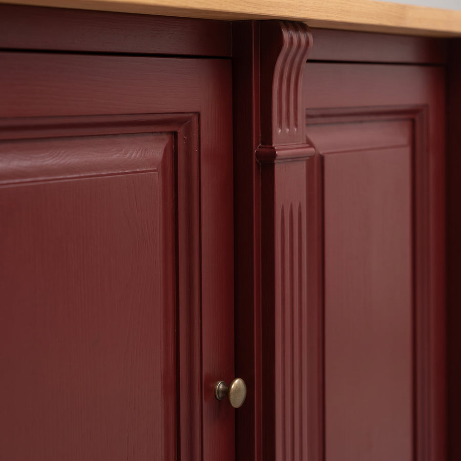 Display Cabinet Colmar in bordeaux, close-up of the finish and construction, 179 x 51 x 78 cm