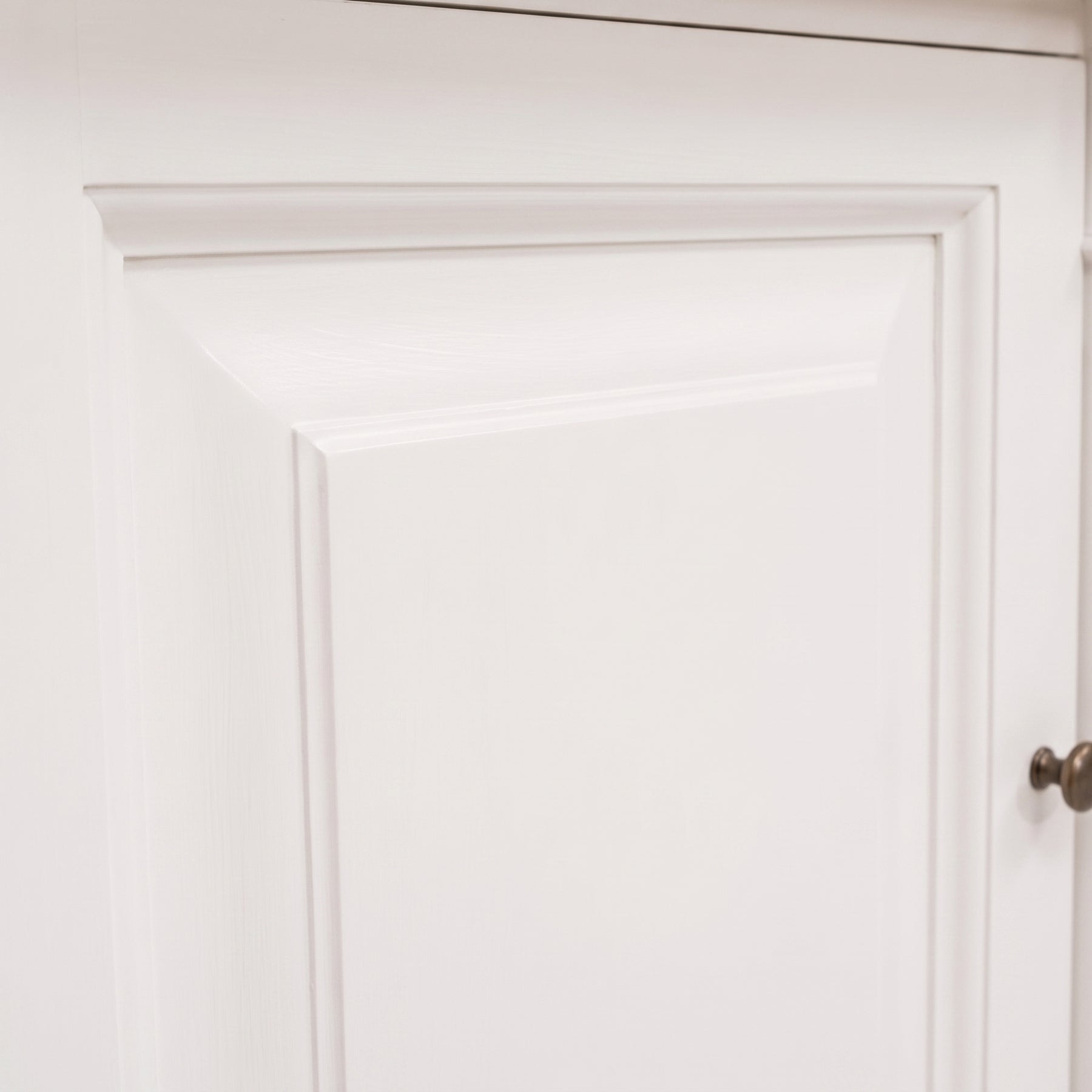 Display Cabinet Colmar in white, close-up of the finish and construction, 179 x 51 x 78 cm