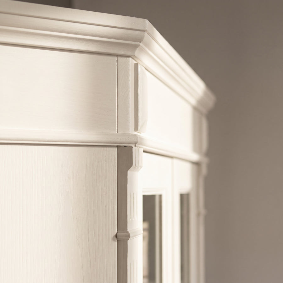 Display Cabinet Senlis in white, close-up of the finish and construction, 114 x 52 x 228 cm