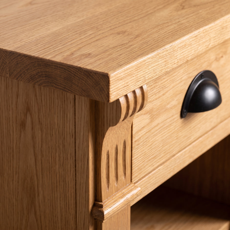 Nightstand Annecy in solid oak, close-up of the finish and construction, 50 x 33 x 60 cm