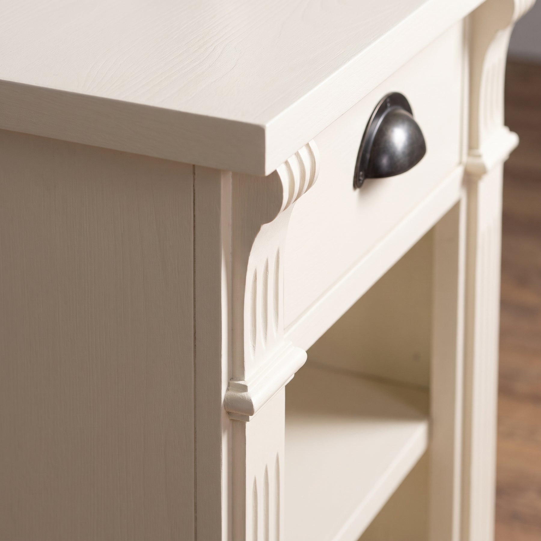 Nightstand Annecy in white, close-up of the finish and construction, 50 x 33 x 60 cm