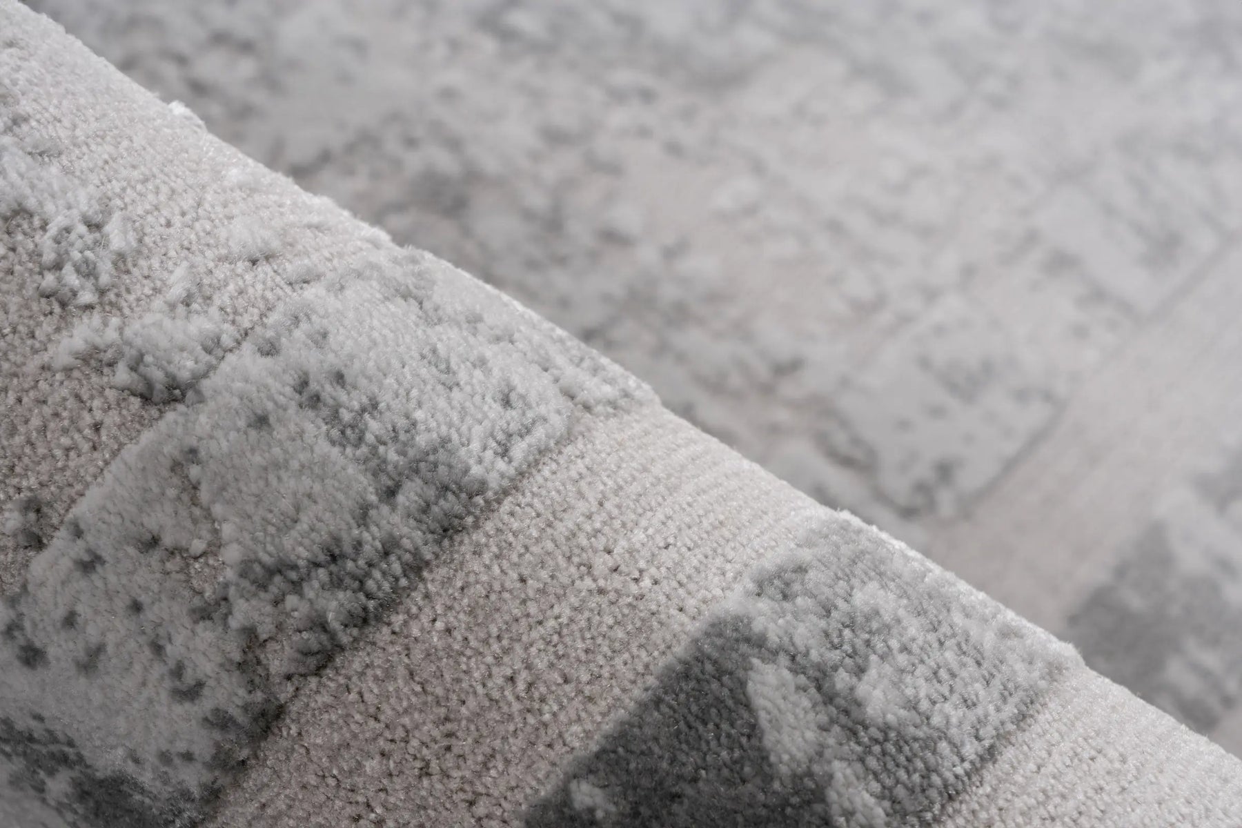 Low-Pile Rug - Alvora Silver