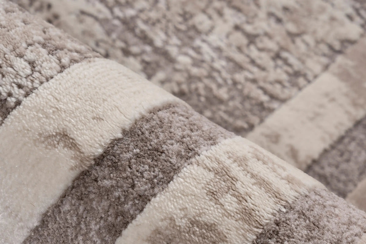 Low-Pile Rug - Alvora Taupe Border