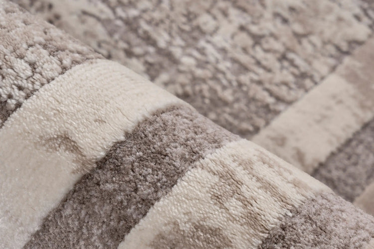 Low-Pile Rug - Alvora Taupe Border