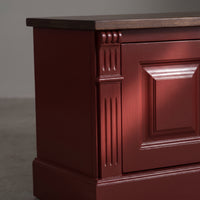 Sideboard Loches in bordeaux, close-up of the finish and construction, 110 x 52 x 78 cm
