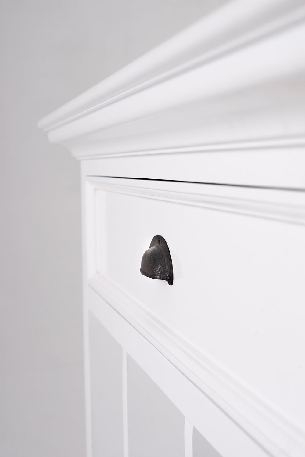 Halifax Grand Bedside Table with Dividers - Classic Blanc - Photo lifestyle | Marcottestyle