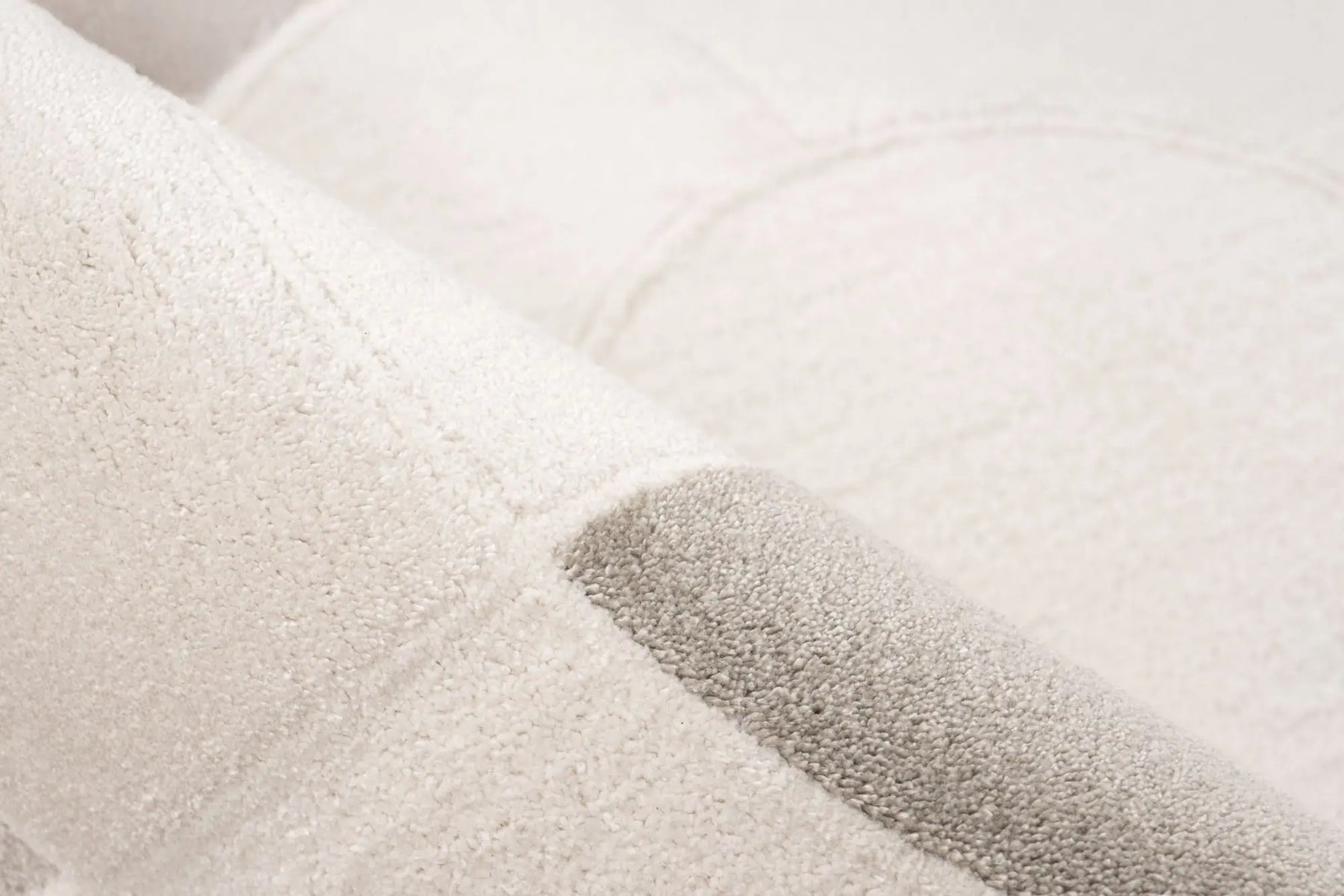 High-Pile Rug - Belmonte Silver Graphic