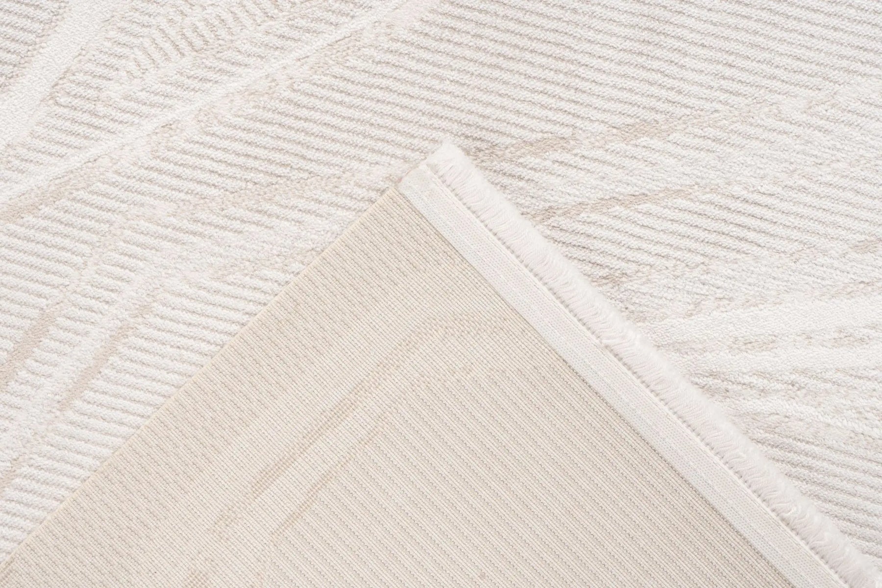 Low-Pile Rug - Pavia Beige / Silver Lines