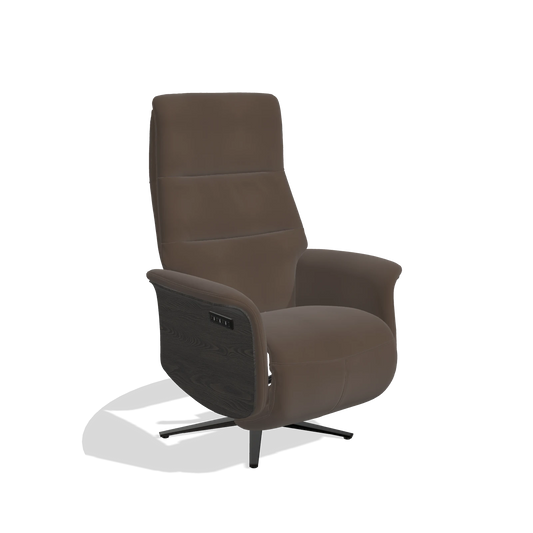 Sillón reclinable Atlas 6685 en Piel A825 (marrón), paneles laterales de madera en tabaco, base metálica en negro, vista en ángulo