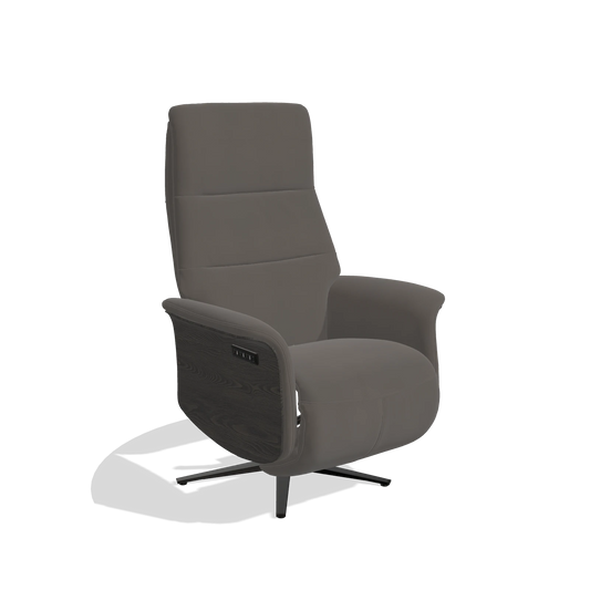 Sillón reclinable Atlas 6685 en Piel B918 (gris oscuro), paneles laterales de madera en tabaco, base metálica en negro, vista en ángulo
