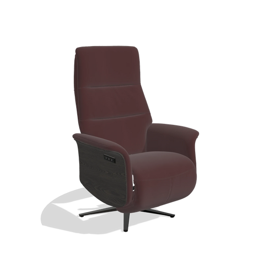 Sillón reclinable Atlas 6685 en Piel B938 (chocolate), paneles laterales de madera en tabaco, base metálica en negro, vista en ángulo