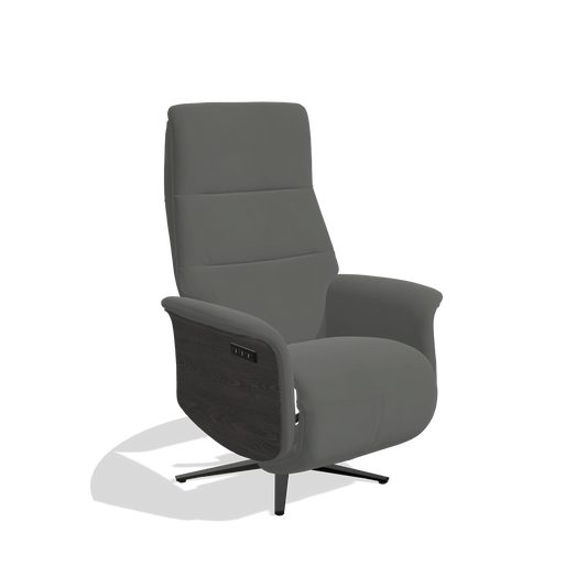 Sillón reclinable Atlas 6685 en Piel B945 (gris oscuro), paneles laterales de madera en tabaco, base metálica en negro, vista en ángulo