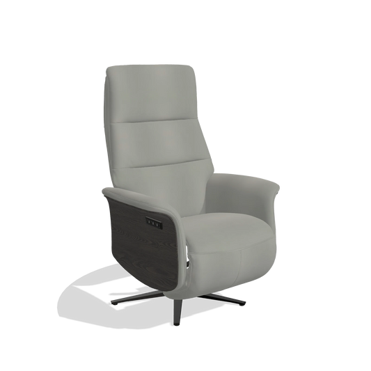 Sillón reclinable Atlas 6685 en Piel B967 (greige), paneles laterales de madera en tabaco, base metálica en negro, vista en ángulo