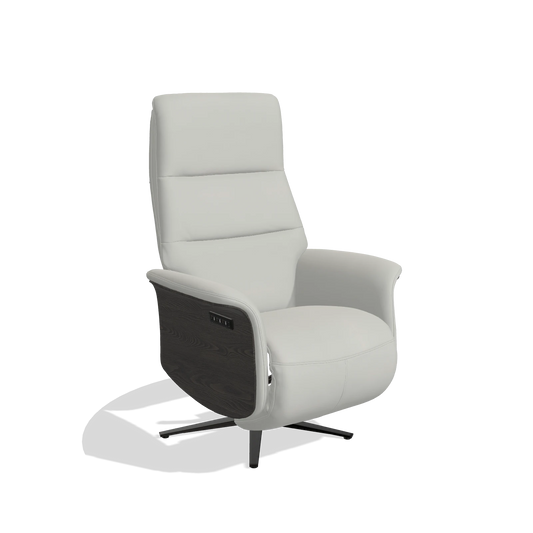 Sillón reclinable Atlas 6685 en Piel B970 (gris claro), paneles laterales de madera en tabaco, base metálica en negro, vista en ángulo