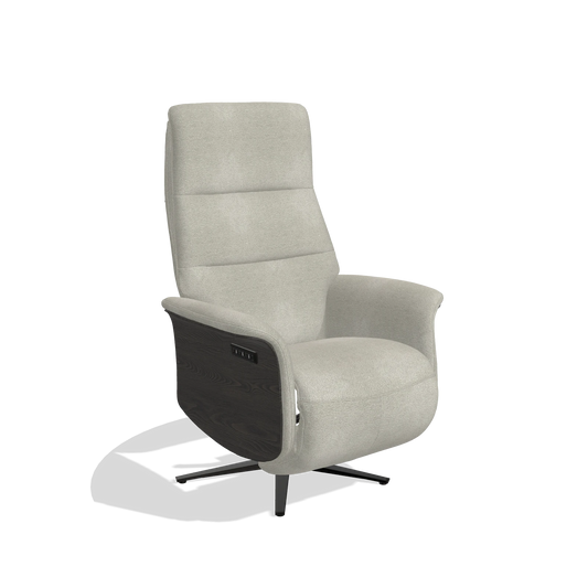 Sillón reclinable Atlas 6685 en tela Stella 01 (greige), paneles laterales de madera en tabaco, base metálica en negro, vista en ángulo