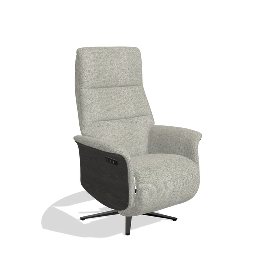 Sillón reclinable Atlas 6685 en tela Taurus 01 (greige), paneles laterales de madera en tabaco, base metálica en negro, vista en ángulo