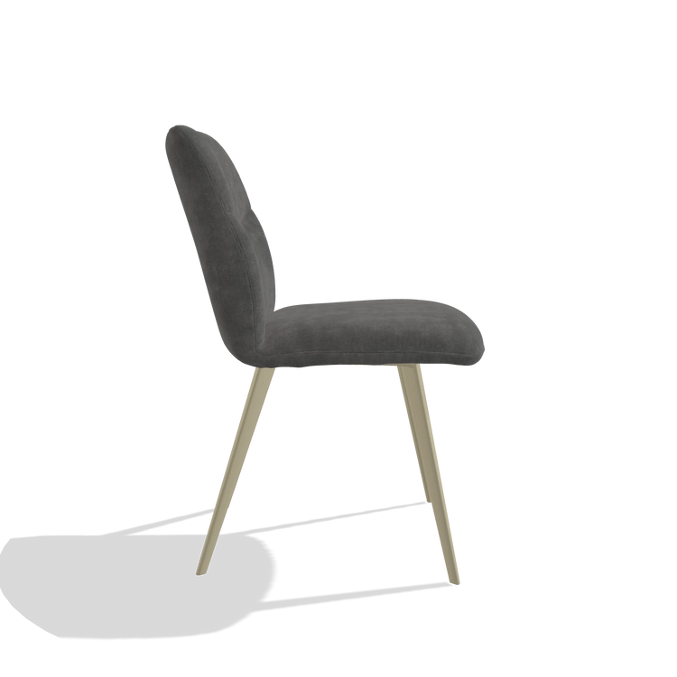 Silla de comedor sin reposabrazos Bari 6405 en tela Adore 68 (gris oscuro), patas en champán, vista lateral