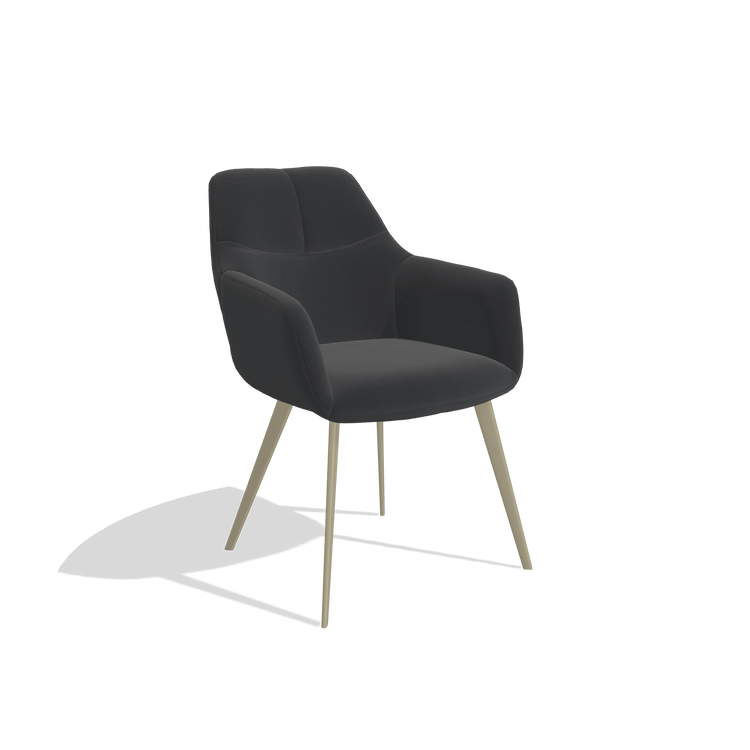 Silla de comedor Bari 6405 en Piel B500 (negro), patas en champán, vista en ángulo