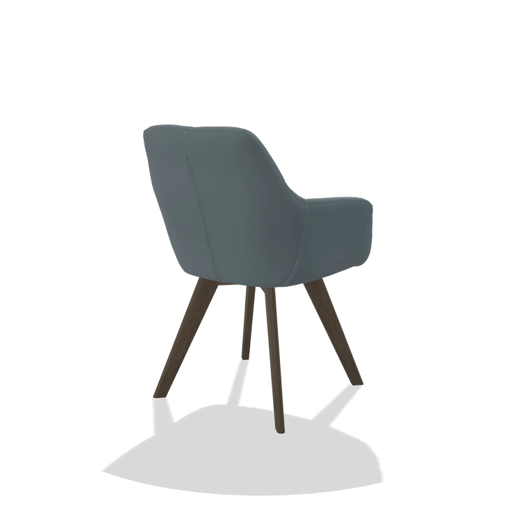 Sedia da pranzo con braccioli Basil 6624 in Pelle B963 (grigio), gambe in noce, vista posteriore angolata