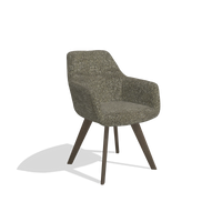 Silla de comedor con reposabrazos Basil 6624 en tela Oasis 88 (marrón), patas en nogal, vista en ángulo