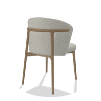 Sedia da pranzo Harmony 6636 in tessuto Ascot Pearl (grigio chiaro), gambe in naturale, vista posteriore angolata