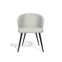 Sedia da pranzo Lisette 6599 in tessuto Horta 186 (grigio chiaro), gambe in nero, vista frontale