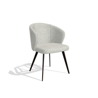 Sedia da pranzo Lisette 6599 in tessuto Horta 186 (grigio chiaro), gambe in espresso, vista angolata