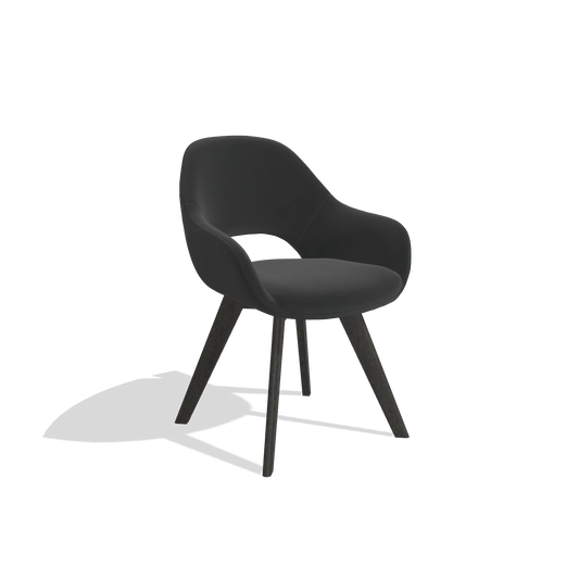 Silla de comedor Marino 6608 en Piel A804 (negro), patas en tabaco, vista en ángulo