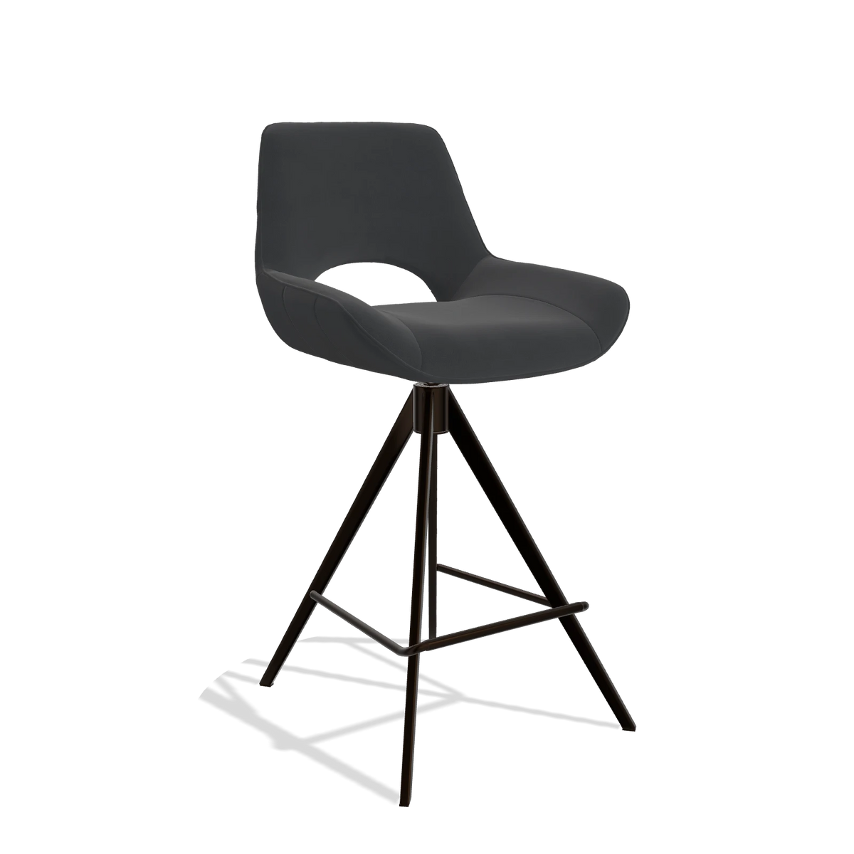 Tabouret de bar Matera 6483 en Cuir B900 (noir), pieds en espresso, vue de trois-quarts